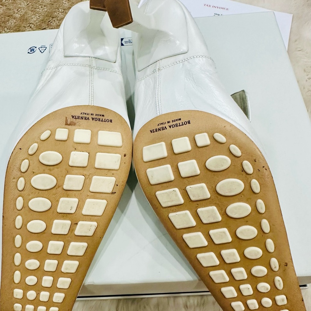 Bottega Veneta White Flats & Loafers - Picture 5 of 16